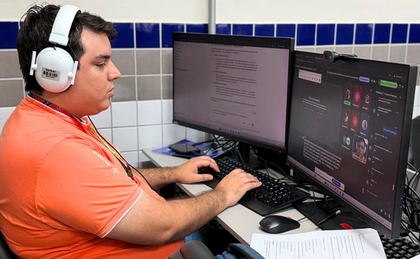 Instrutor do AP ministra oficina sobre uso educacional de IA durante
